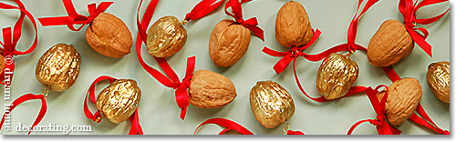 homemade Christmas tree decorations: easy to make Christmas ornaments - gilded walnuts